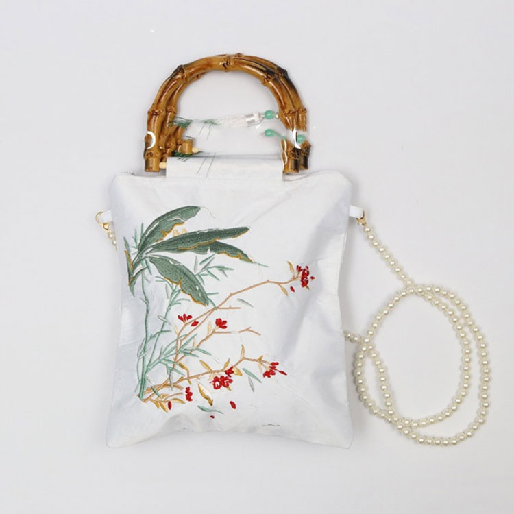 Proces proizvodnje torbic iz antičnega satena